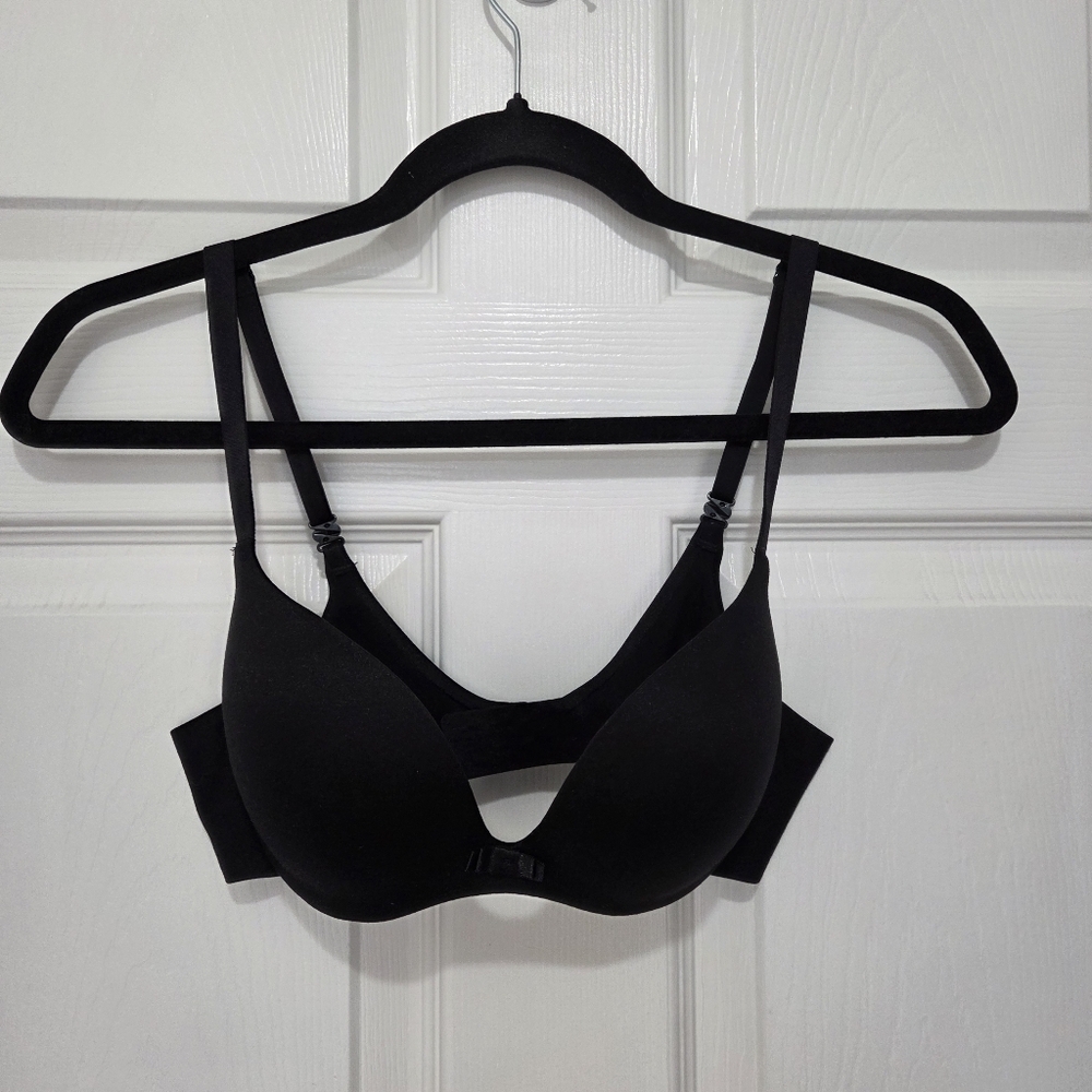Victoria's Secret Plunge Push Up Smooth Underwire Black Bra Size 34B
